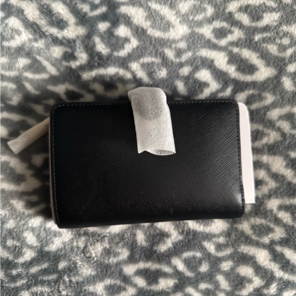 Kate Spade Madison wallet - Picture 5 of 10